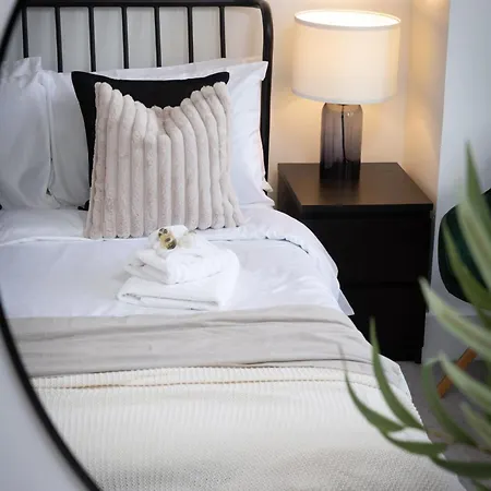 London Mews, Modern - Sleeps 4 *