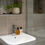London Mews, Modern - Sleeps 4 아파트 *